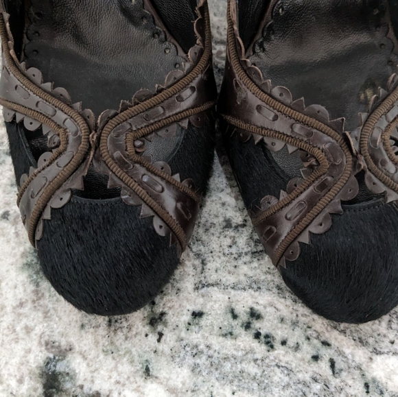 BCBGMaxAzria Caldea Leather Pump - Picture 3 of 8